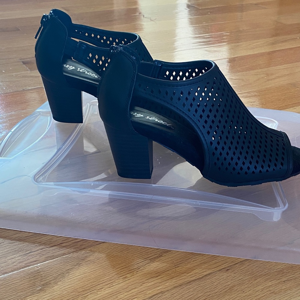 Easy Street Black Cutout Heeled Shoe / Sandal